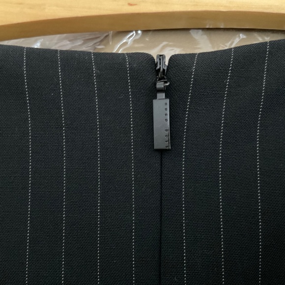 Hugo Boss Stretch Wool Sleeveless Shift Dress Black w/ Chalkstripe Bodic… - Picture 9 of 14